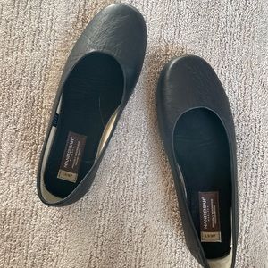 Manitobah Mukluks black flats (9)